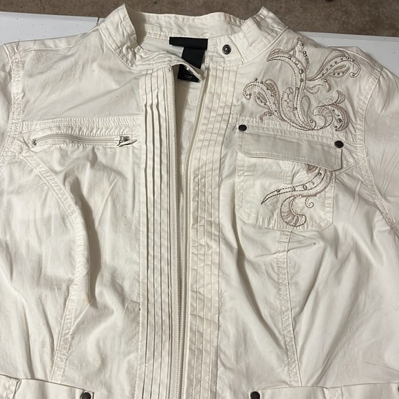 White jacket with embroidery by Lane Bryant. Sz 18 - Picture 10 of 12